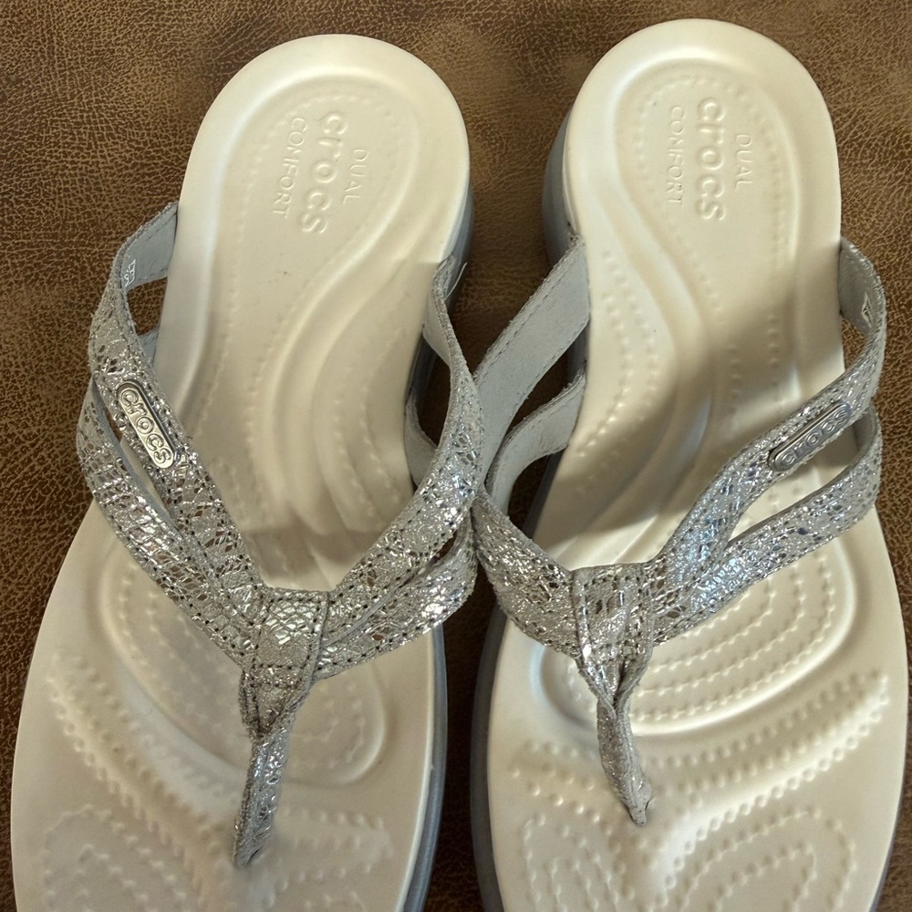 CROCS Silver Women's Capri Flip Flops - Picture 2 of 8